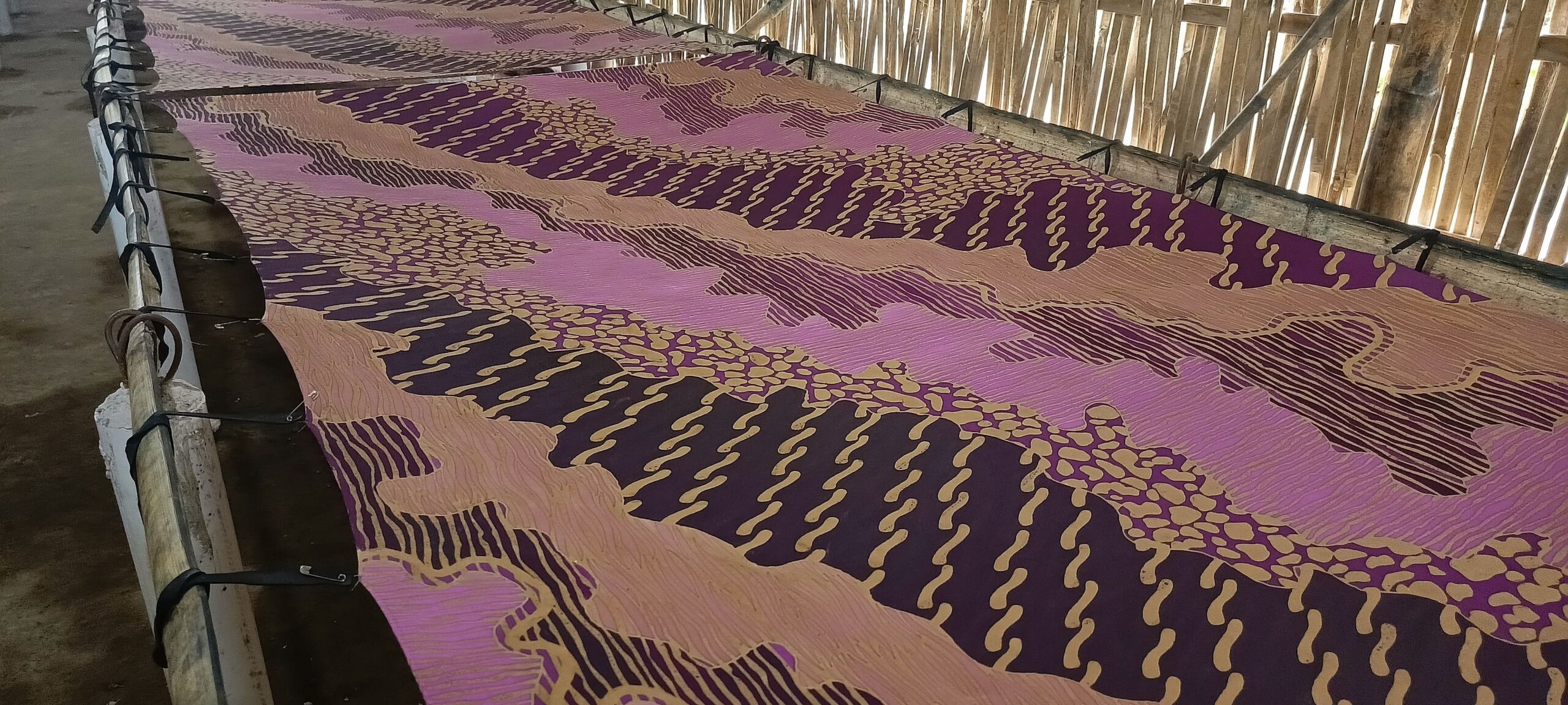 Grosir Batik Berlogo