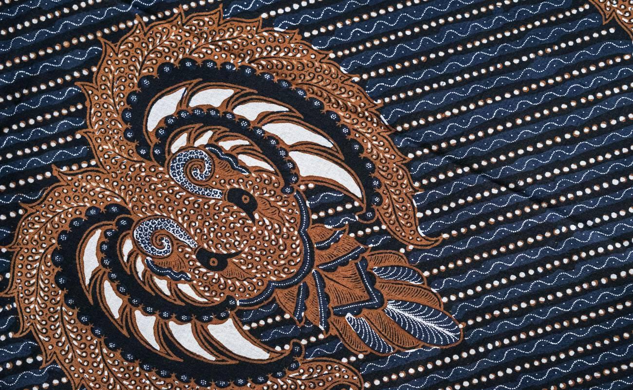 Batik burung warna biru tua